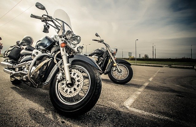 Dve motorky vedľa seba
